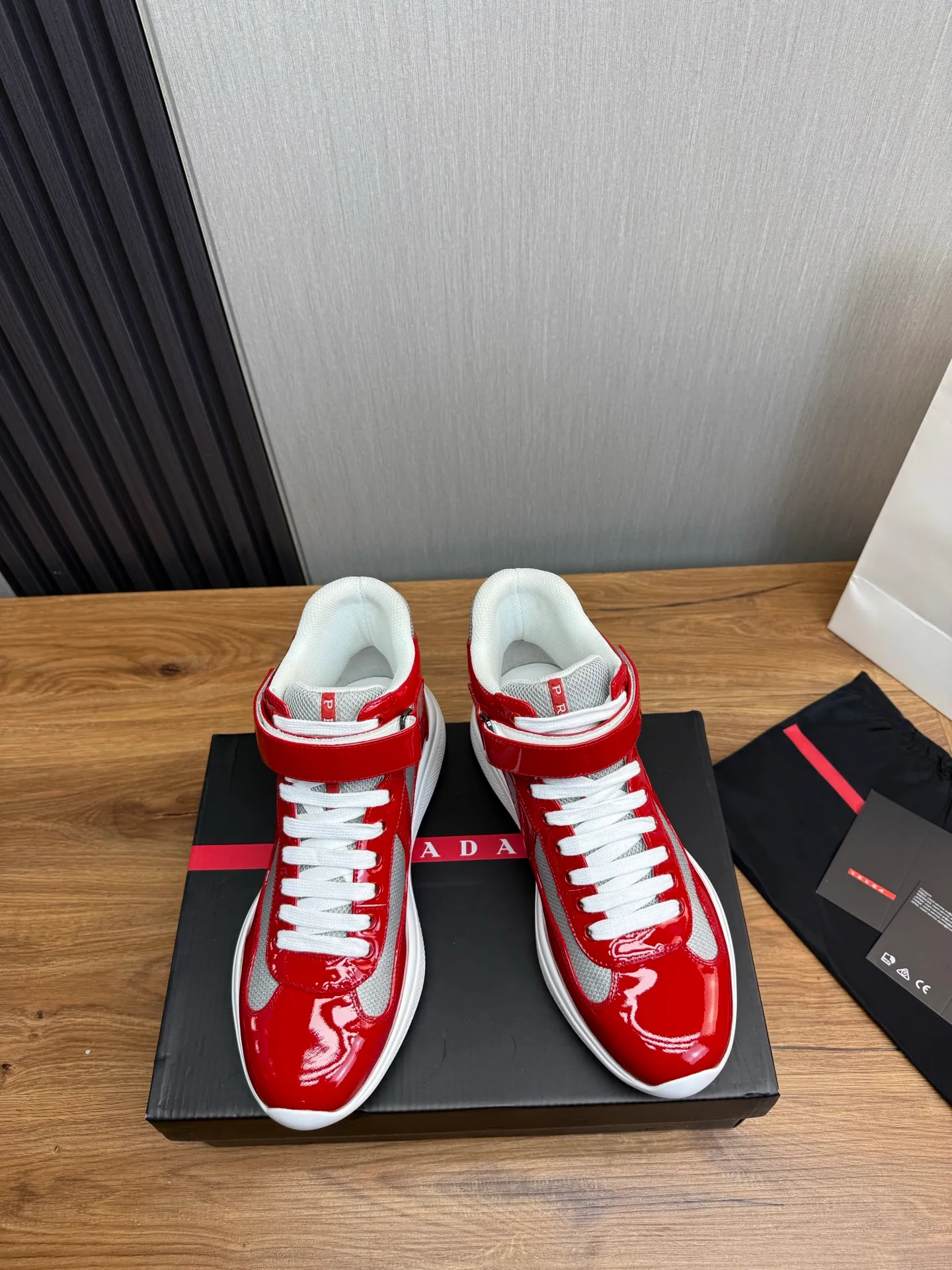 Men's shoes 700💰 [PRADA] Hot selling items🔥Must be recommended every day~~ Official website synchronized, 1:1 high quality shipments✔️ Imported cowhide fabric, cowhide lining, original bottom, high-end airplane box packaging🎁 38-45 (38.45 custom-made, non-refundable)